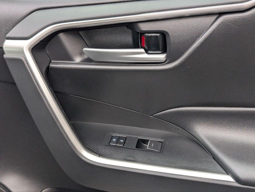 Toyota RAV4 XLE FWD (Natl) 2024