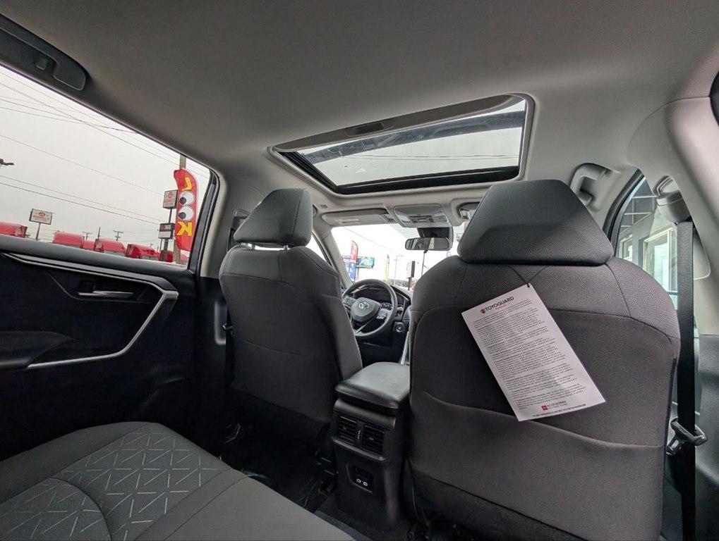 Toyota RAV4 XLE FWD (Natl) 2024