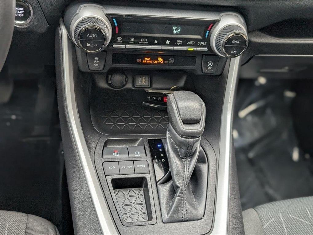 Toyota RAV4 XLE FWD (Natl) 2024