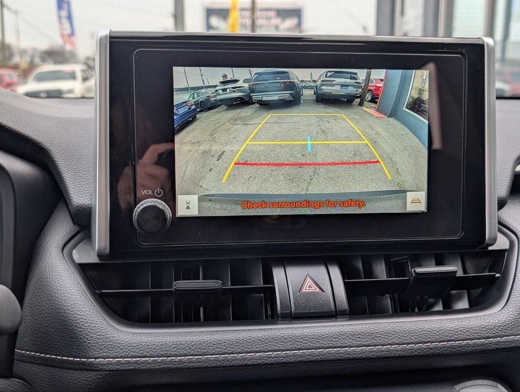 Toyota RAV4 XLE FWD (Natl) 2024