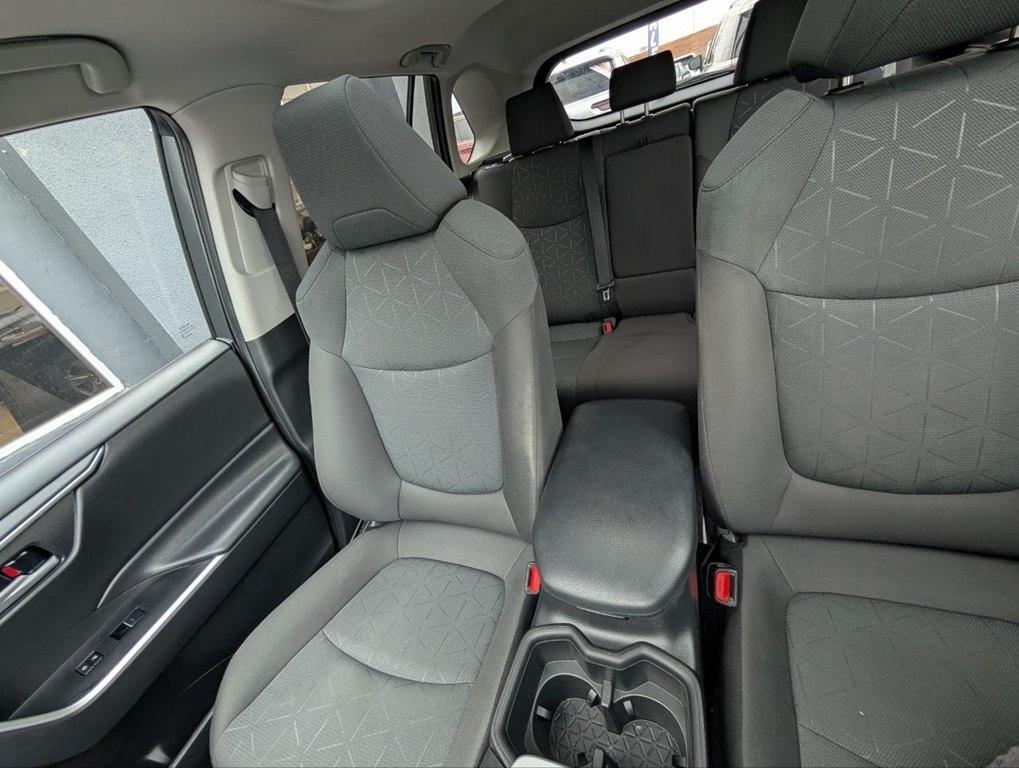 Toyota RAV4 XLE FWD (Natl) 2024