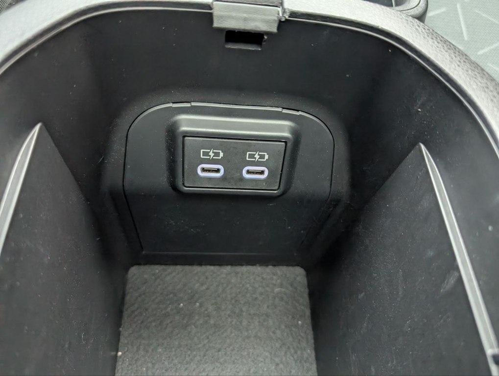 Toyota RAV4 XLE FWD (Natl) 2024