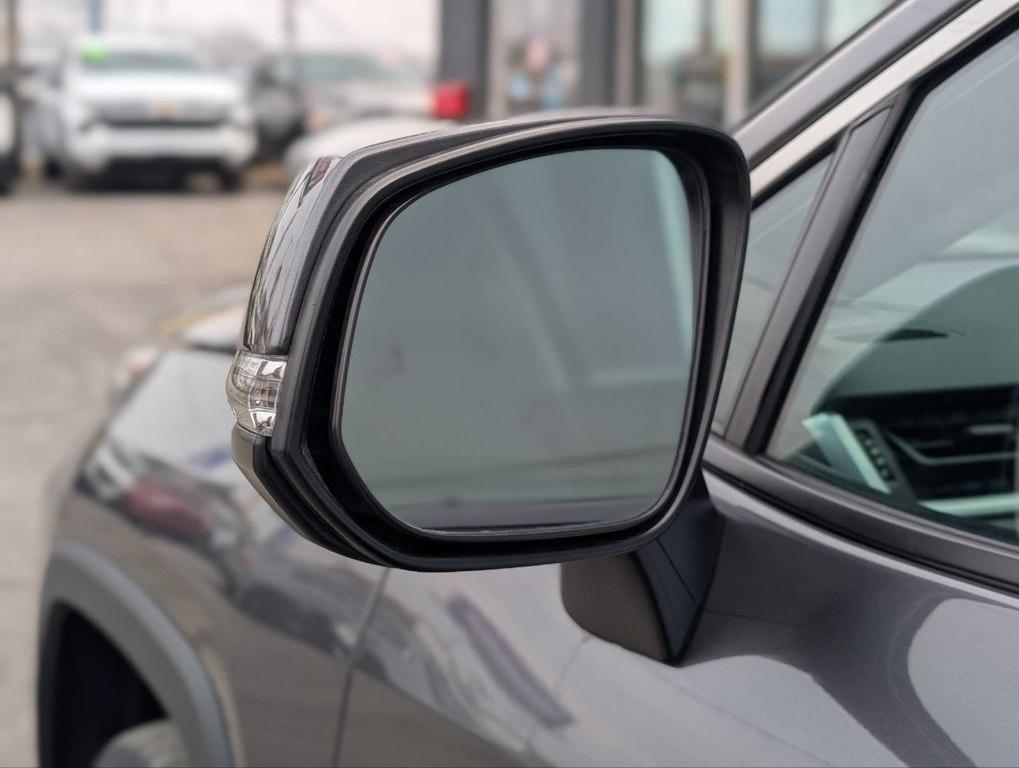 Toyota RAV4 XLE FWD (Natl) 2024