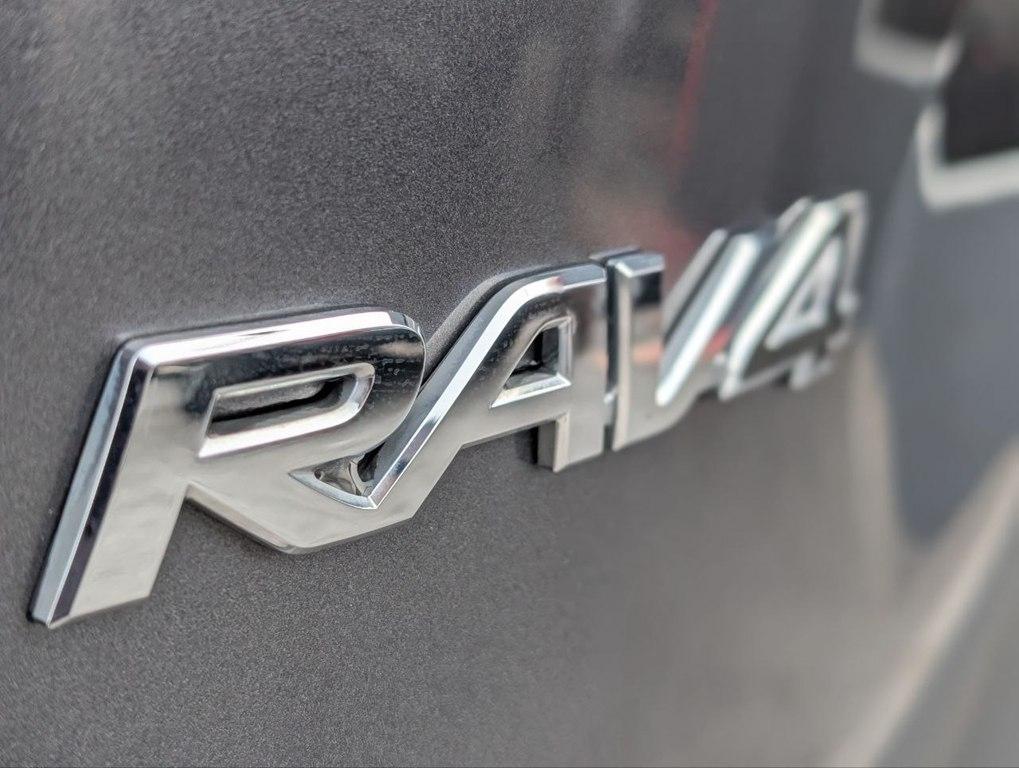 Toyota RAV4 XLE FWD (Natl) 2024