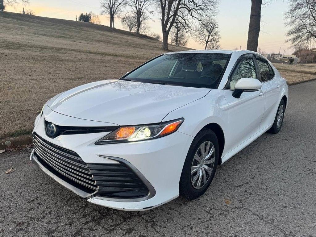Toyota Camry Hybrid LE CVT (Natl) 2022