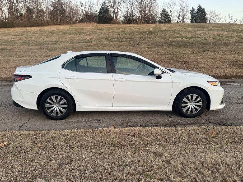 Toyota Camry Hybrid LE CVT (Natl) 2022