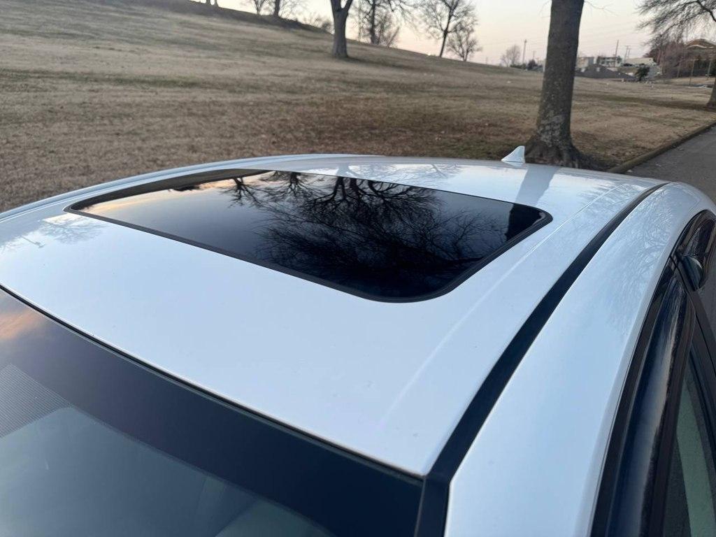 Toyota Camry Hybrid LE CVT (Natl) 2022