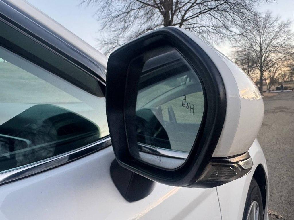 Toyota Camry Hybrid LE CVT (Natl) 2022