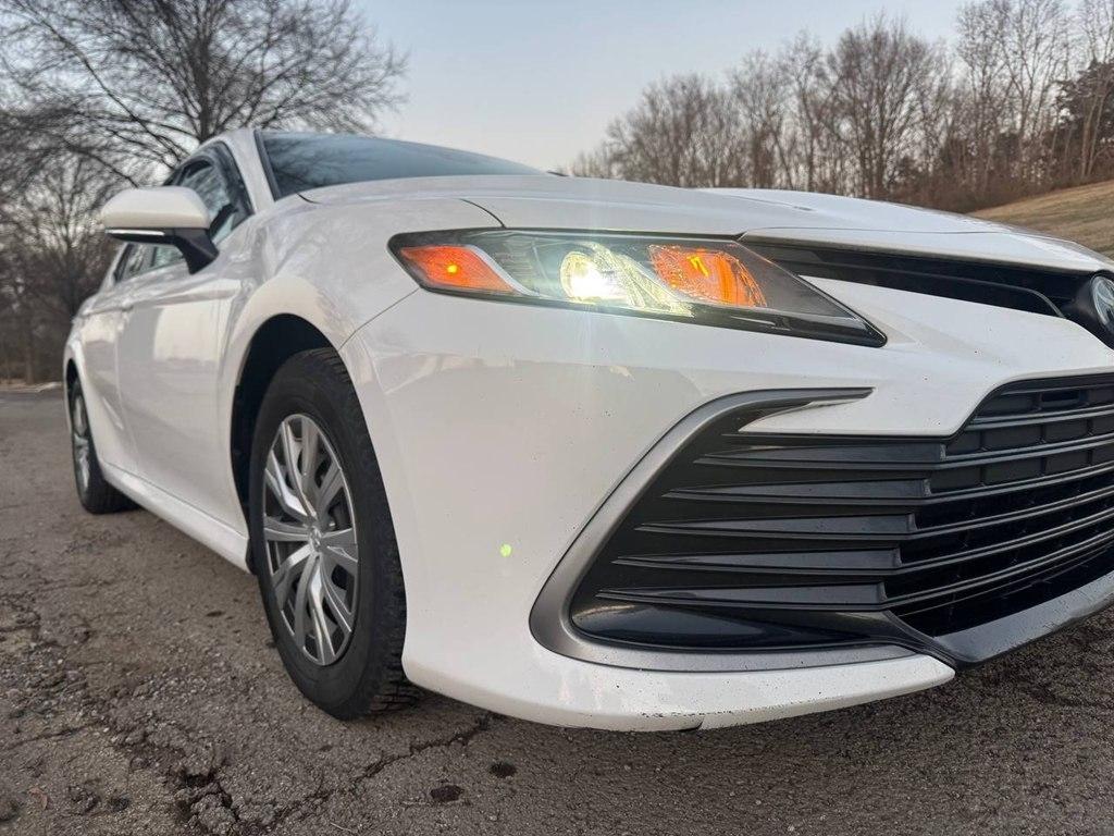 Toyota Camry Hybrid LE CVT (Natl) 2022