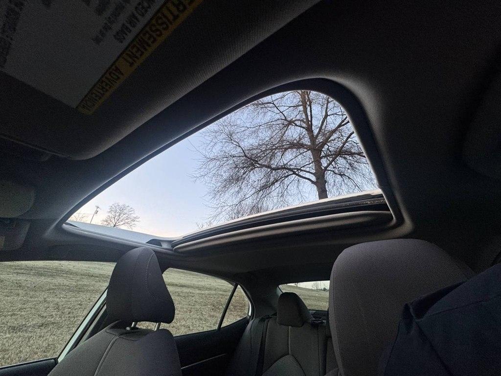 Toyota Camry Hybrid LE CVT (Natl) 2022