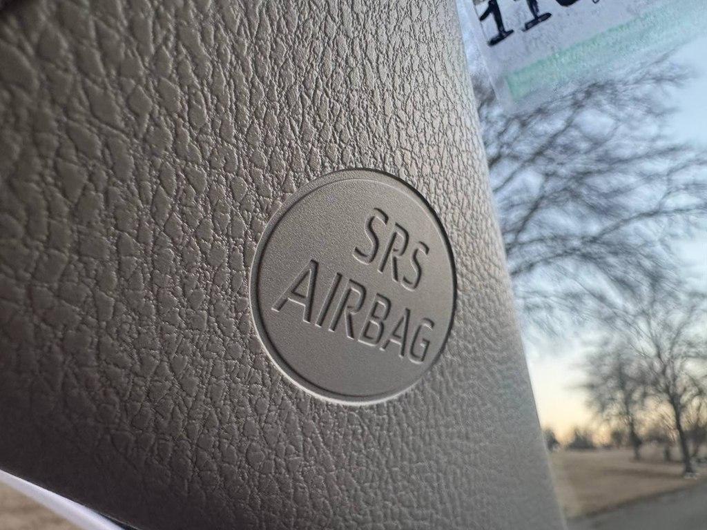 Toyota Camry Hybrid LE CVT (Natl) 2022