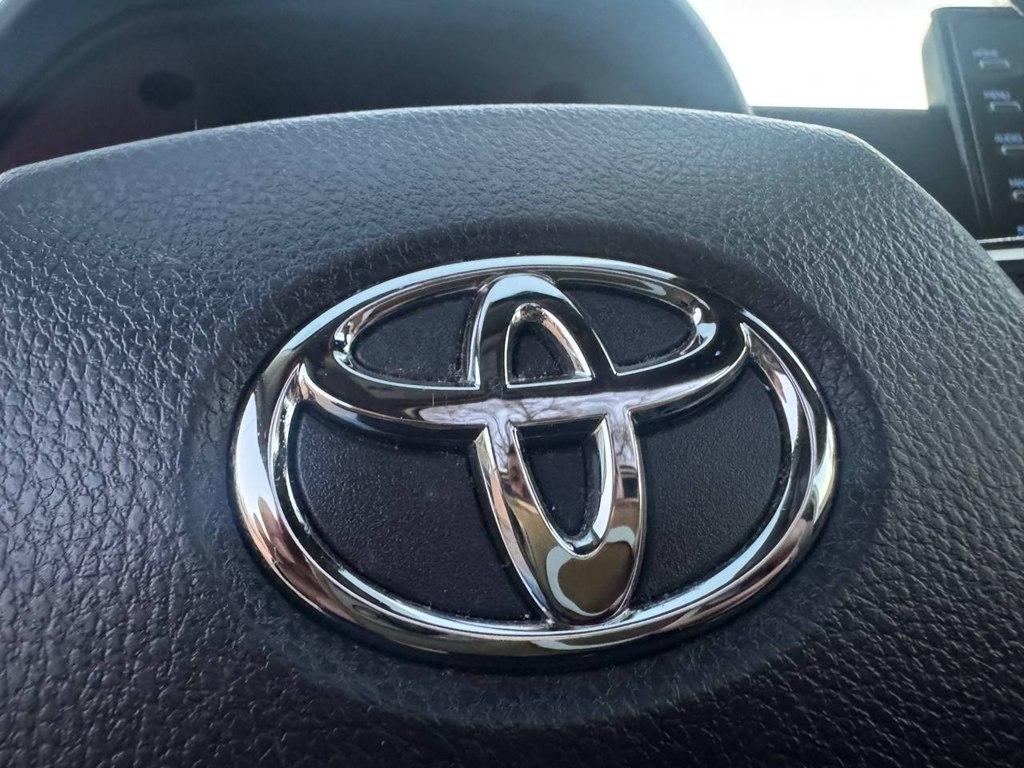 Toyota Camry Hybrid LE CVT (Natl) 2022