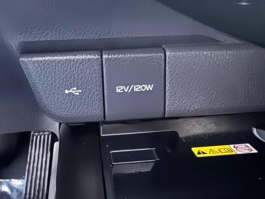 Toyota Camry Hybrid LE CVT (Natl) 2022