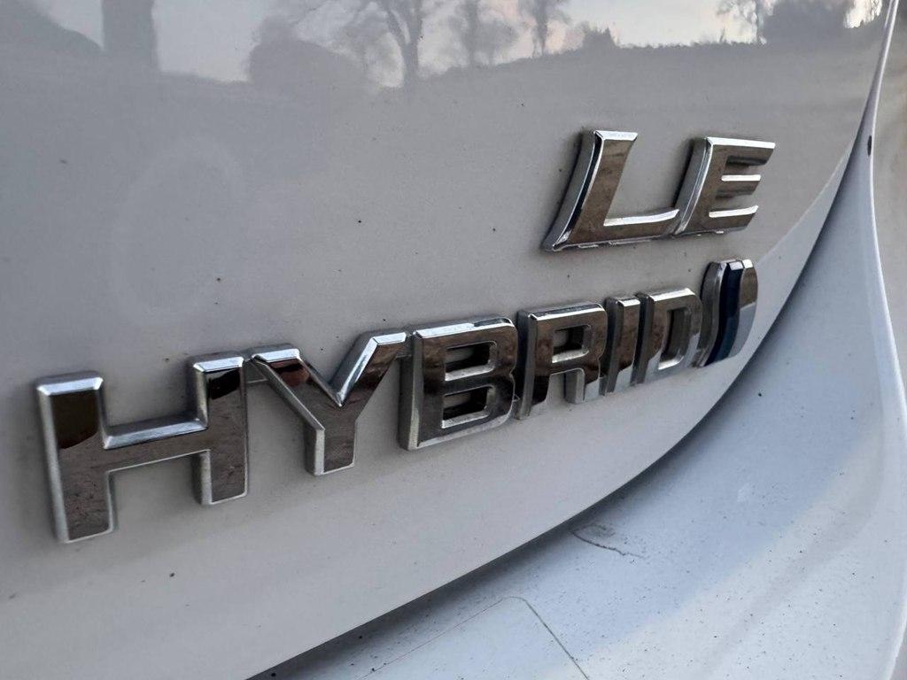 Toyota Camry Hybrid LE CVT (Natl) 2022
