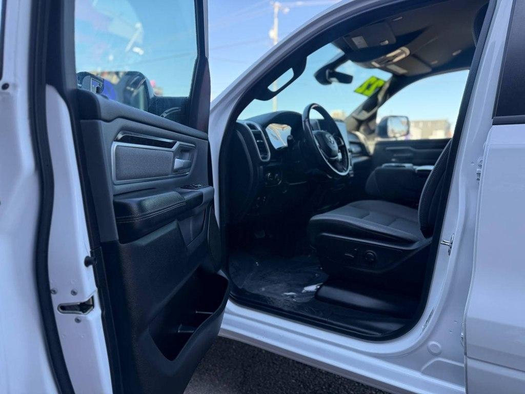 RAM 1500 Big Horn 4x4 Crew Cab 5'7" Box 2022