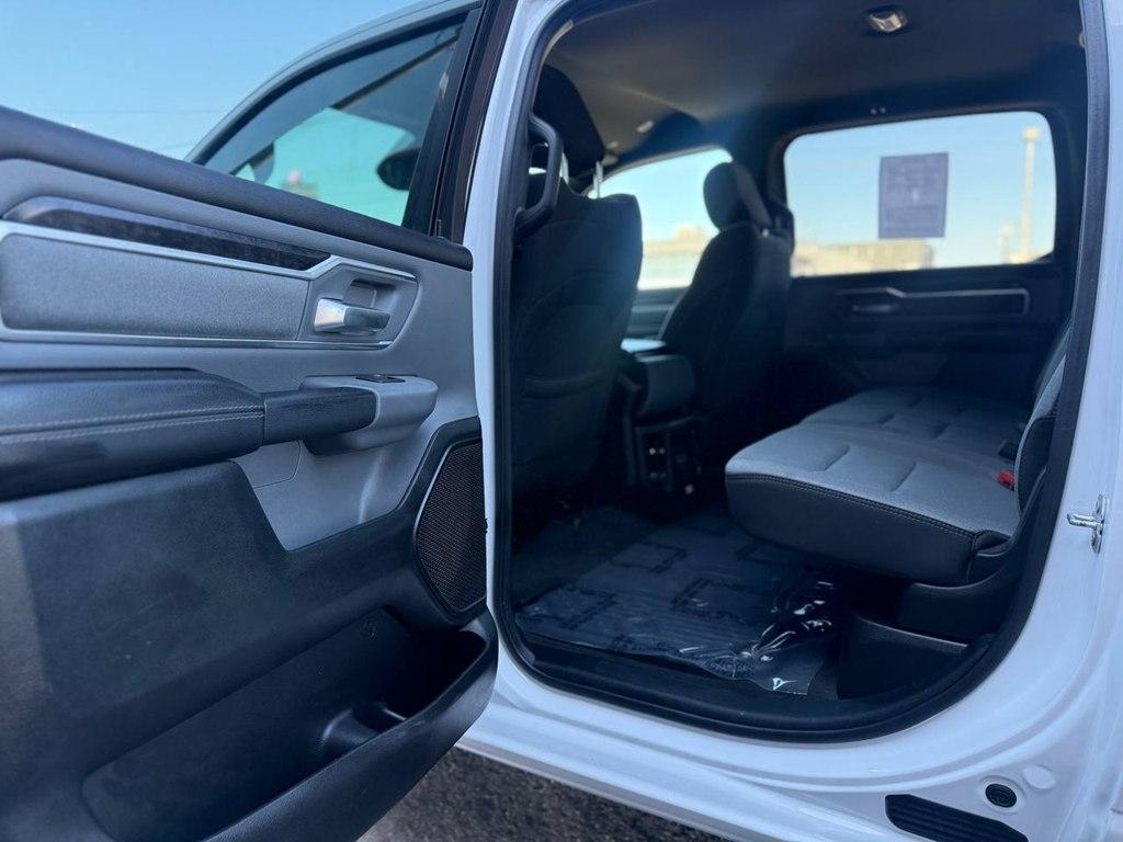 RAM 1500 Big Horn 4x4 Crew Cab 5'7" Box 2022