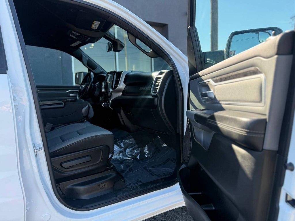 RAM 1500 Big Horn 4x4 Crew Cab 5'7" Box 2022