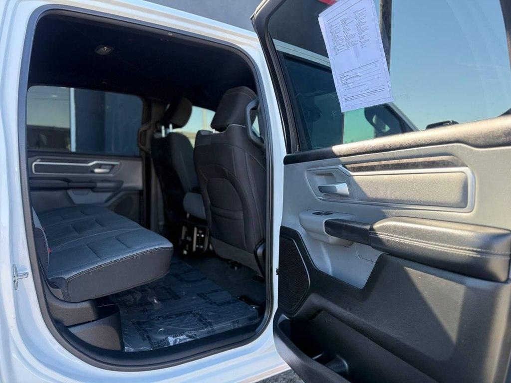 RAM 1500 Big Horn 4x4 Crew Cab 5'7" Box 2022