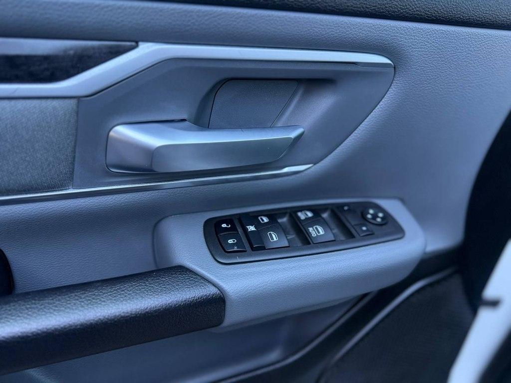 RAM 1500 Big Horn 4x4 Crew Cab 5'7" Box 2022