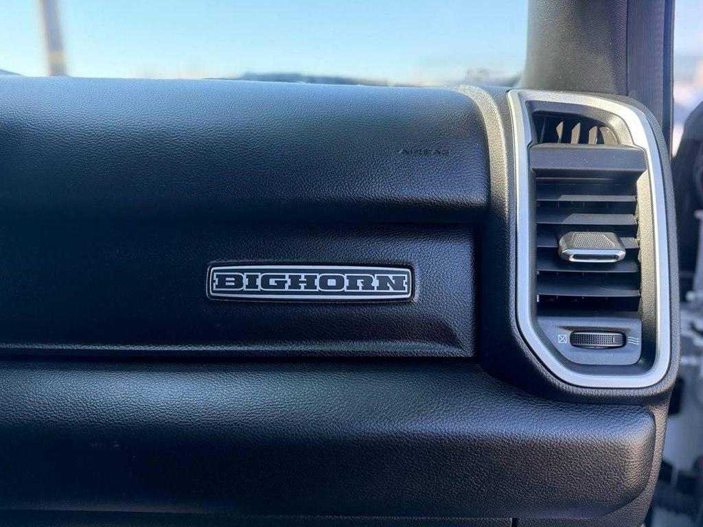 RAM 1500 Big Horn 4x4 Crew Cab 5'7" Box 2022