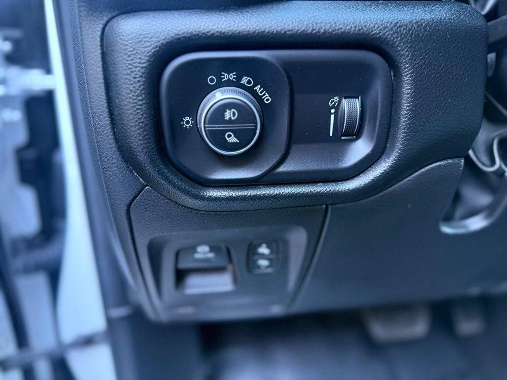 RAM 1500 Big Horn 4x4 Crew Cab 5'7" Box 2022