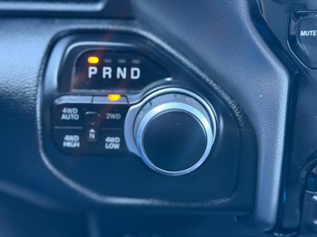 RAM 1500 Big Horn 4x4 Crew Cab 5'7" Box 2022