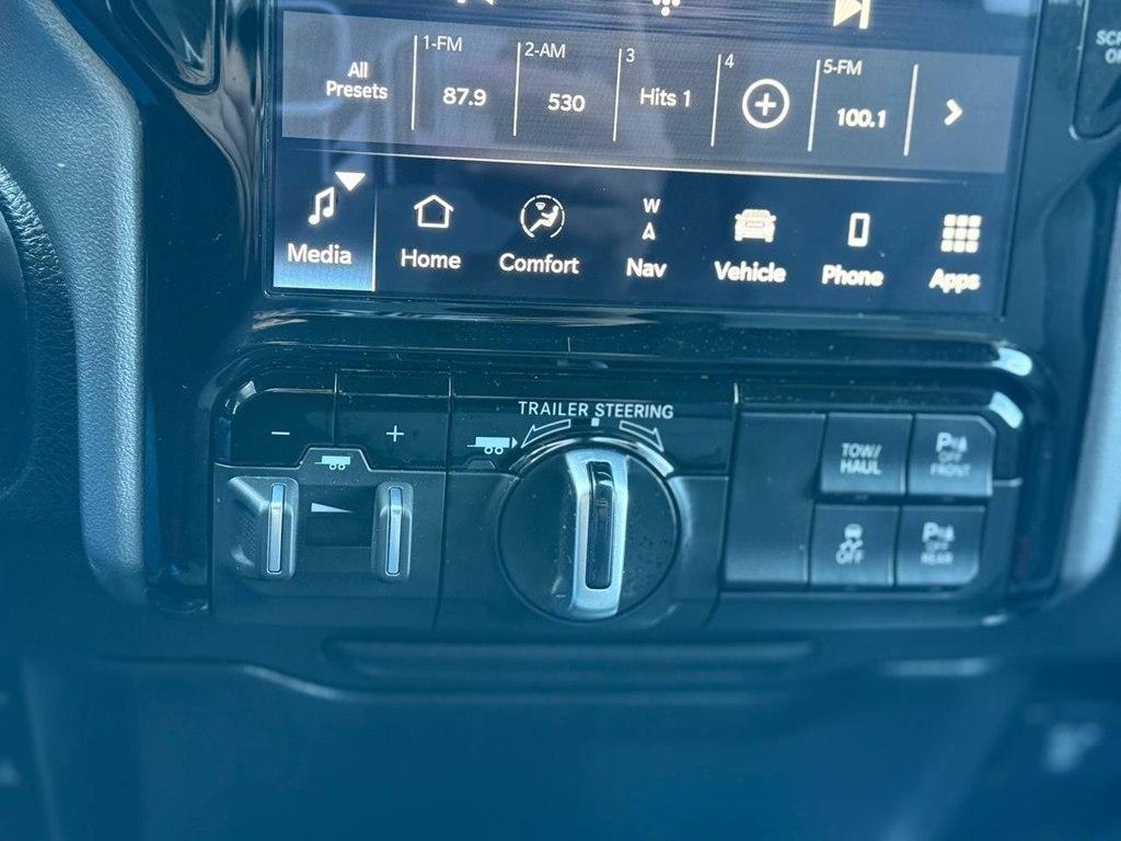 RAM 1500 Big Horn 4x4 Crew Cab 5'7" Box 2022