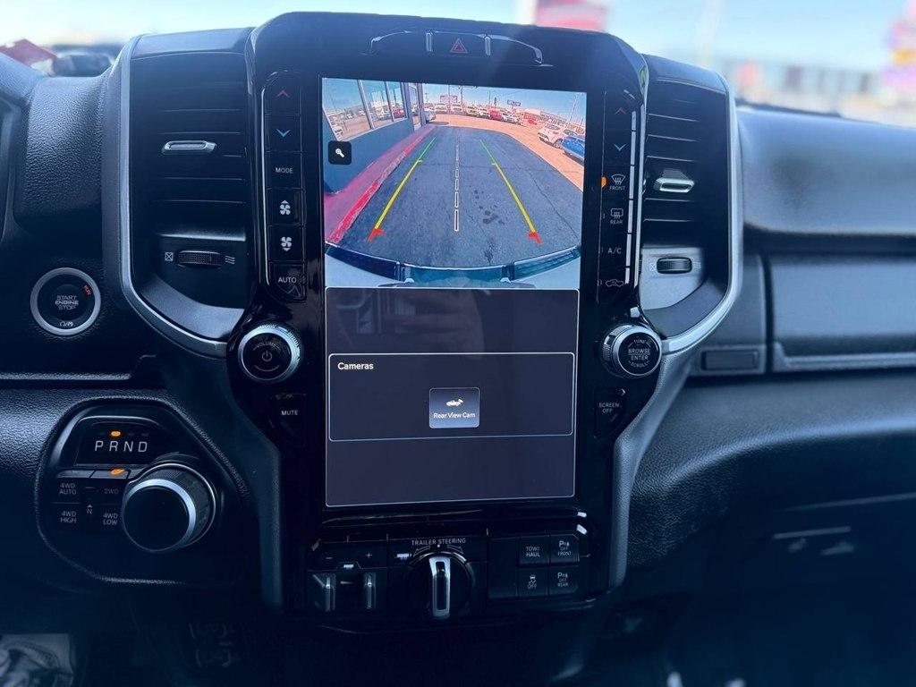 RAM 1500 Big Horn 4x4 Crew Cab 5'7" Box 2022