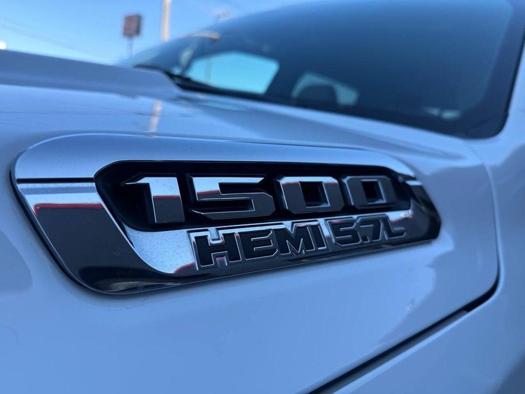 RAM 1500 Big Horn 4x4 Crew Cab 5'7" Box 2022