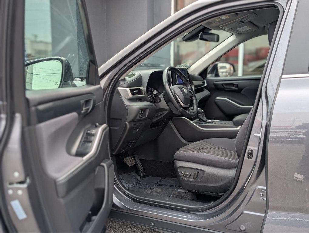 Toyota Highlander LE AWD (Natl) 2024