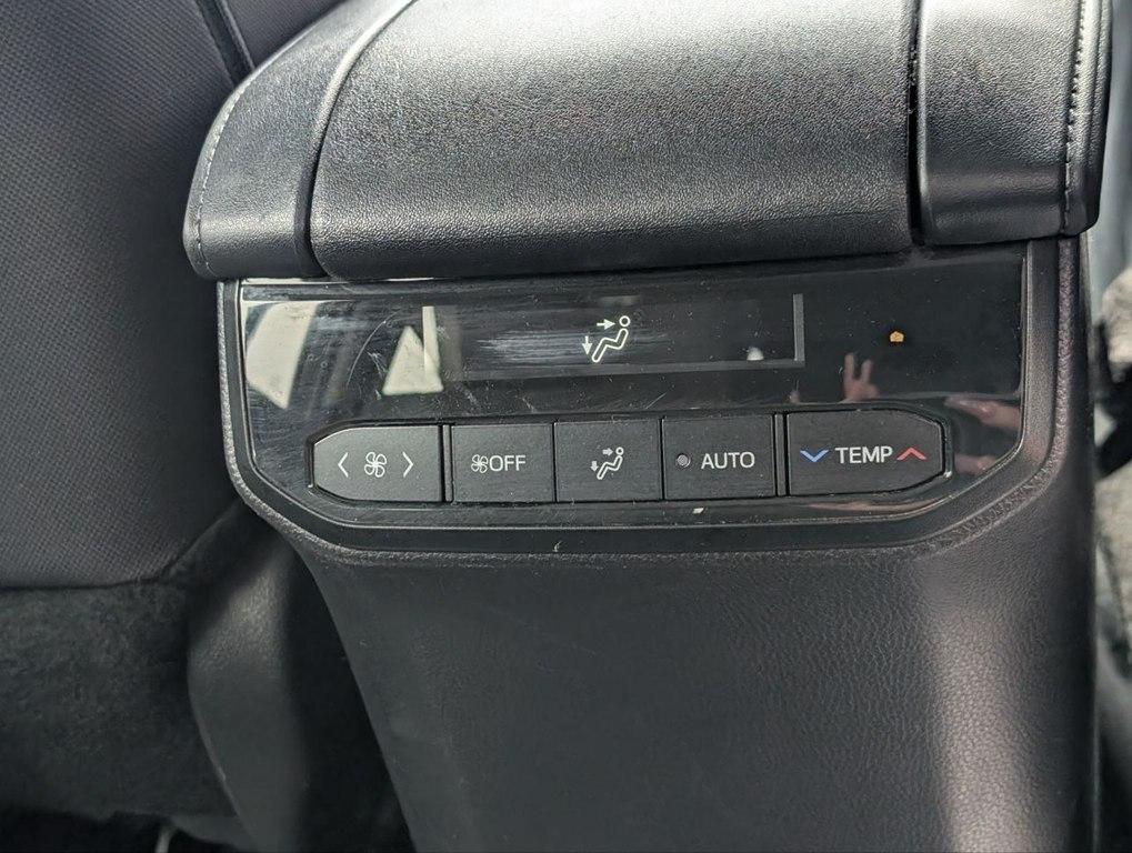 Toyota Highlander LE AWD (Natl) 2024