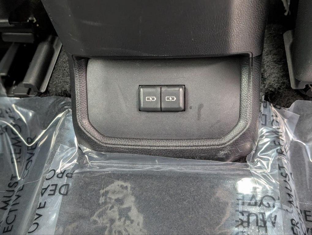 Toyota Highlander LE AWD (Natl) 2024