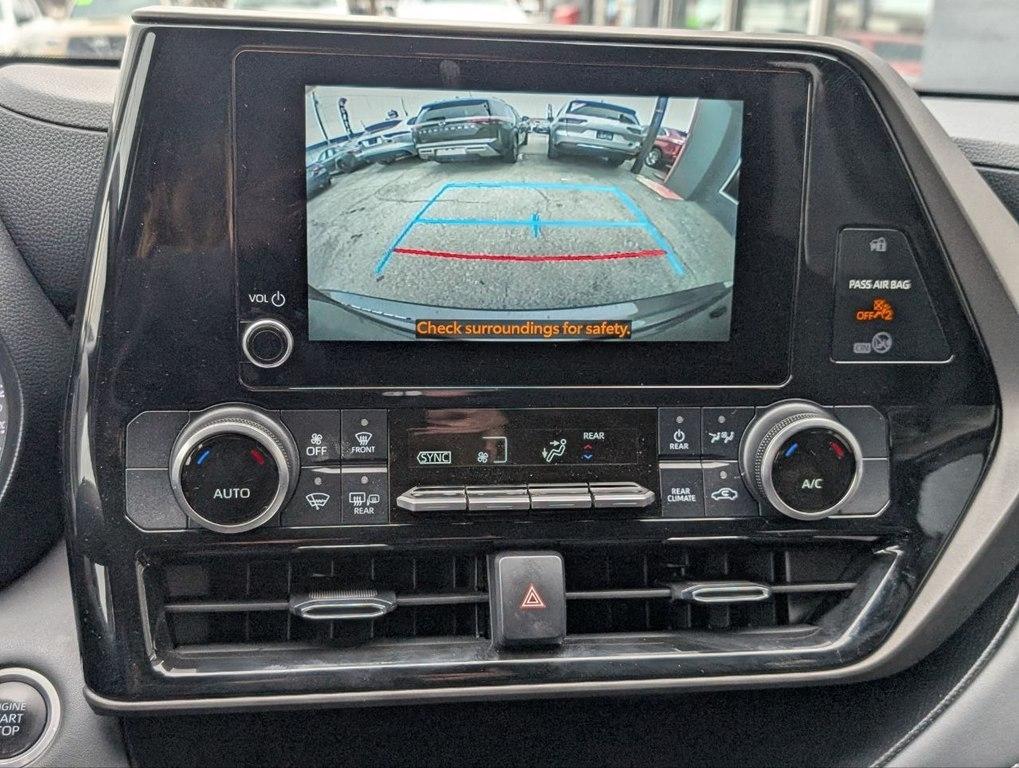 Toyota Highlander LE AWD (Natl) 2024