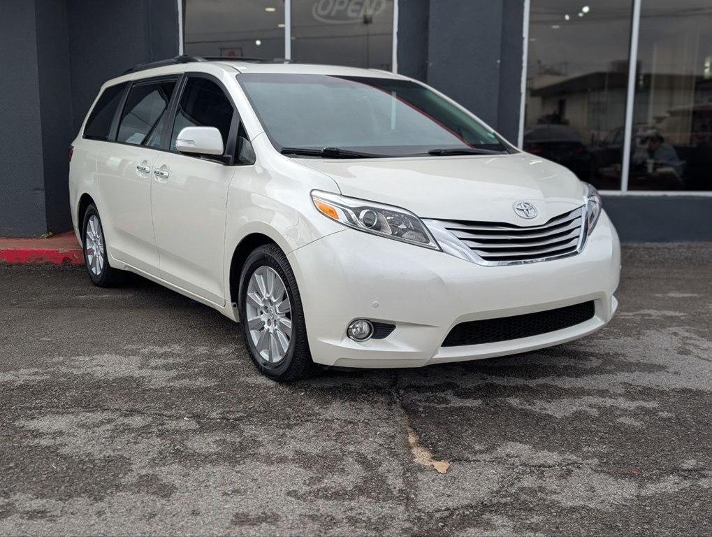 Toyota Sienna XLE Auto Access Seat FWD 7-Passenger (Natl) 2017