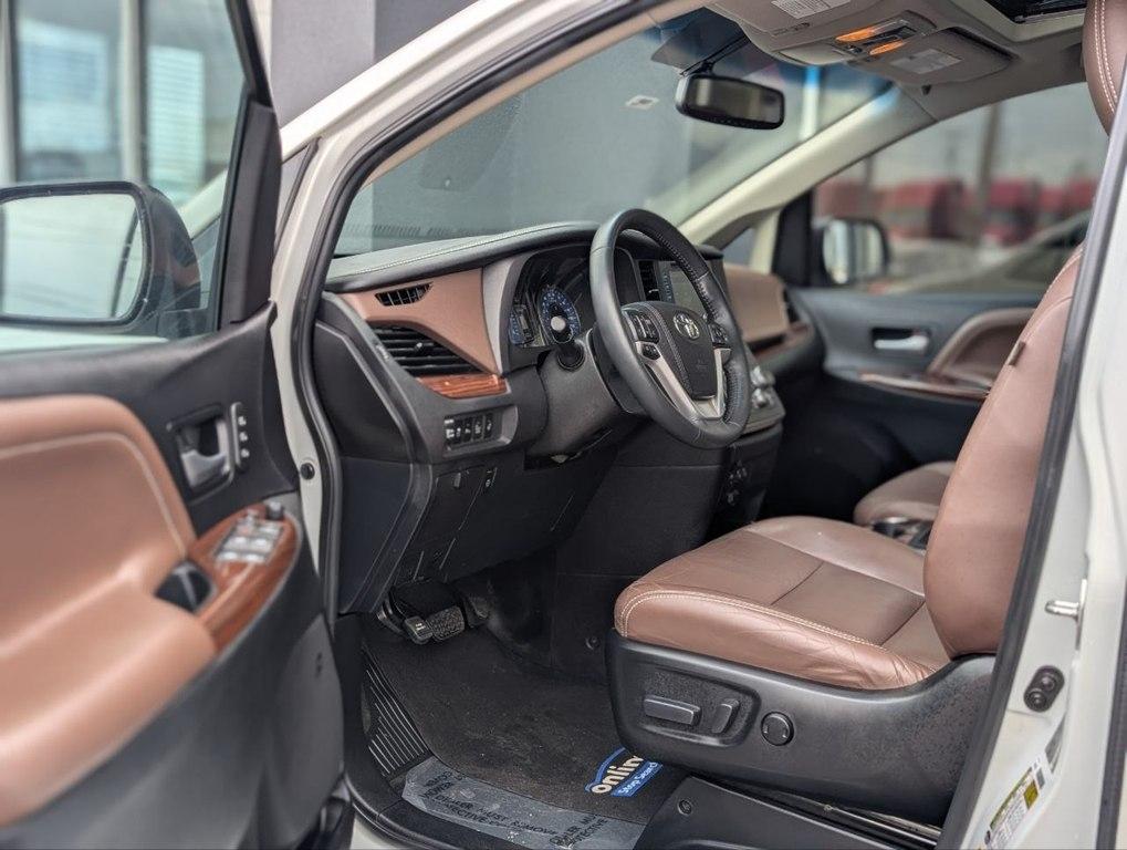 Toyota Sienna XLE Auto Access Seat FWD 7-Passenger (Natl) 2017