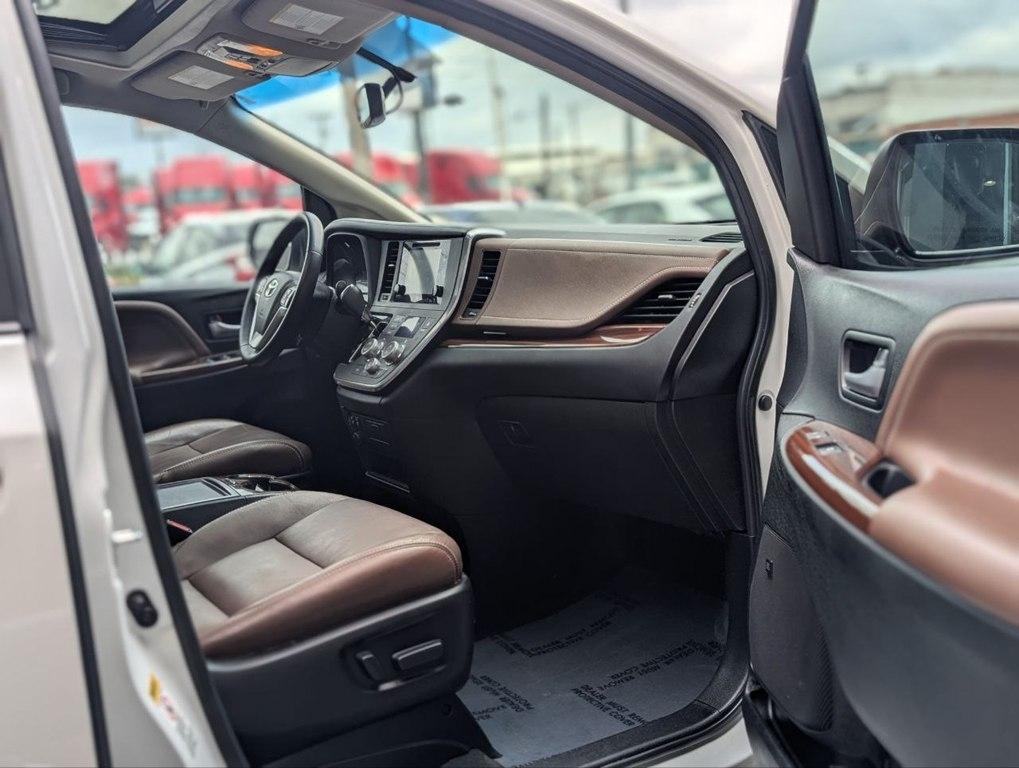 Toyota Sienna XLE Auto Access Seat FWD 7-Passenger (Natl) 2017