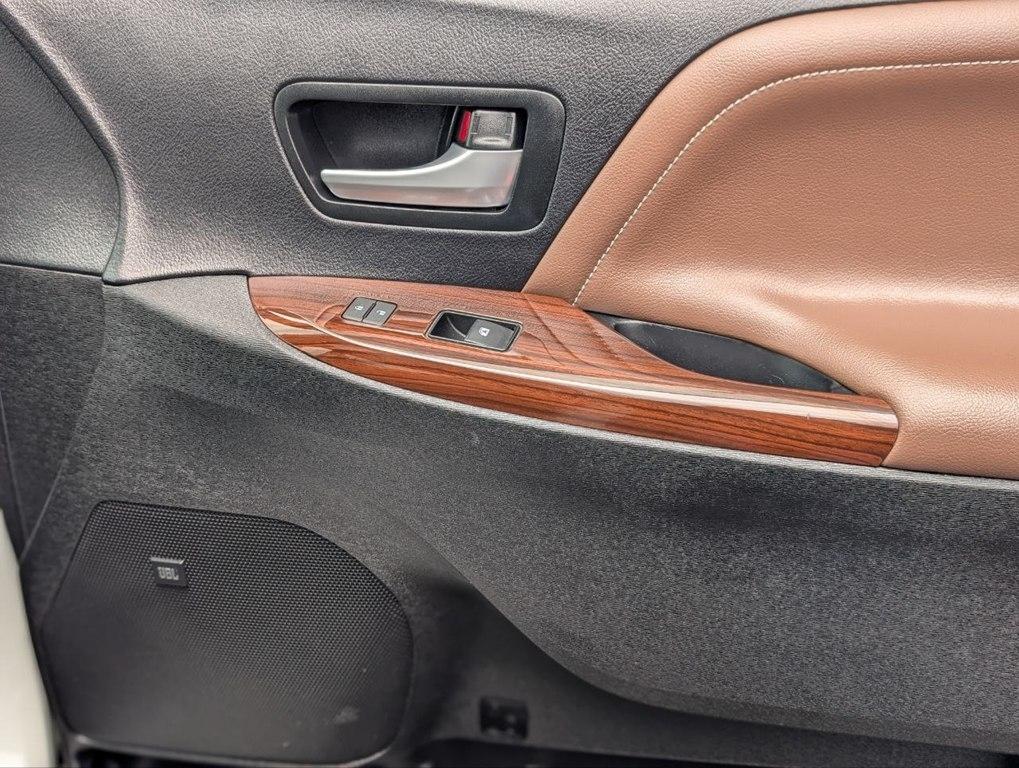 Toyota Sienna XLE Auto Access Seat FWD 7-Passenger (Natl) 2017