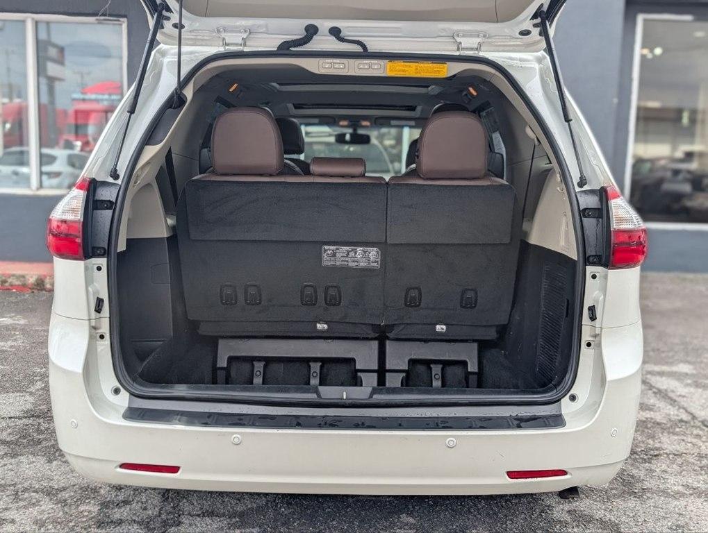 Toyota Sienna XLE Auto Access Seat FWD 7-Passenger (Natl) 2017