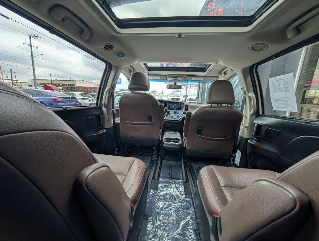Toyota Sienna XLE Auto Access Seat FWD 7-Passenger (Natl) 2017