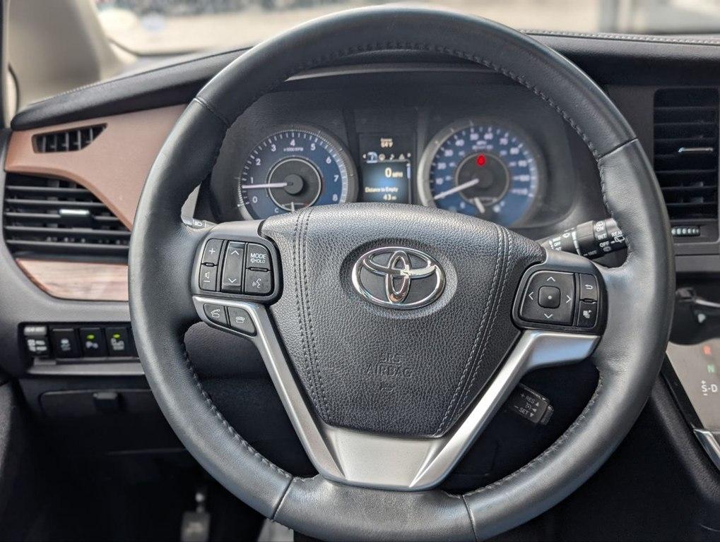 Toyota Sienna XLE Auto Access Seat FWD 7-Passenger (Natl) 2017