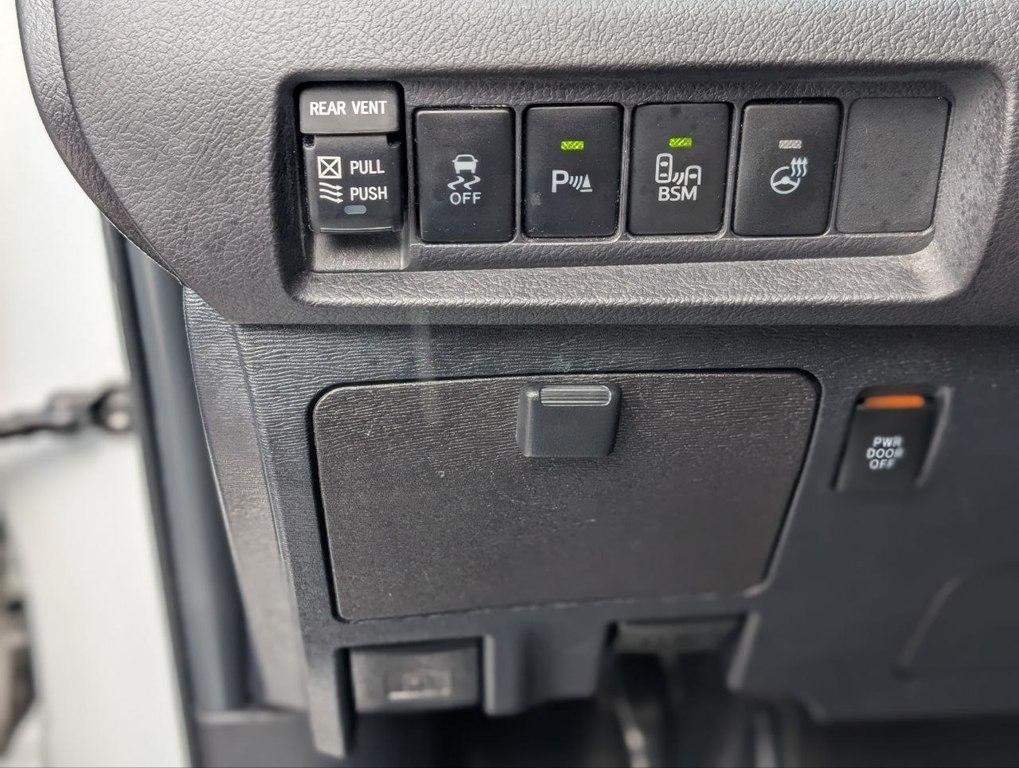 Toyota Sienna XLE Auto Access Seat FWD 7-Passenger (Natl) 2017