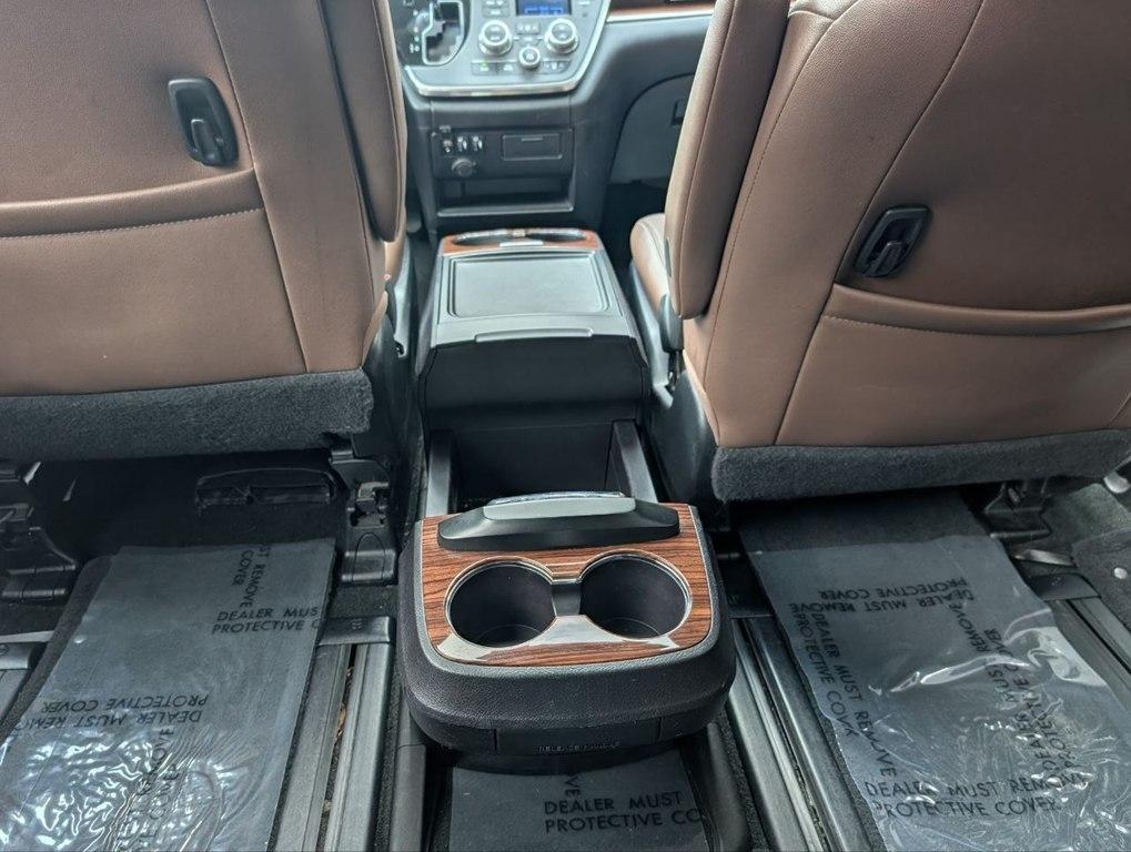 Toyota Sienna XLE Auto Access Seat FWD 7-Passenger (Natl) 2017