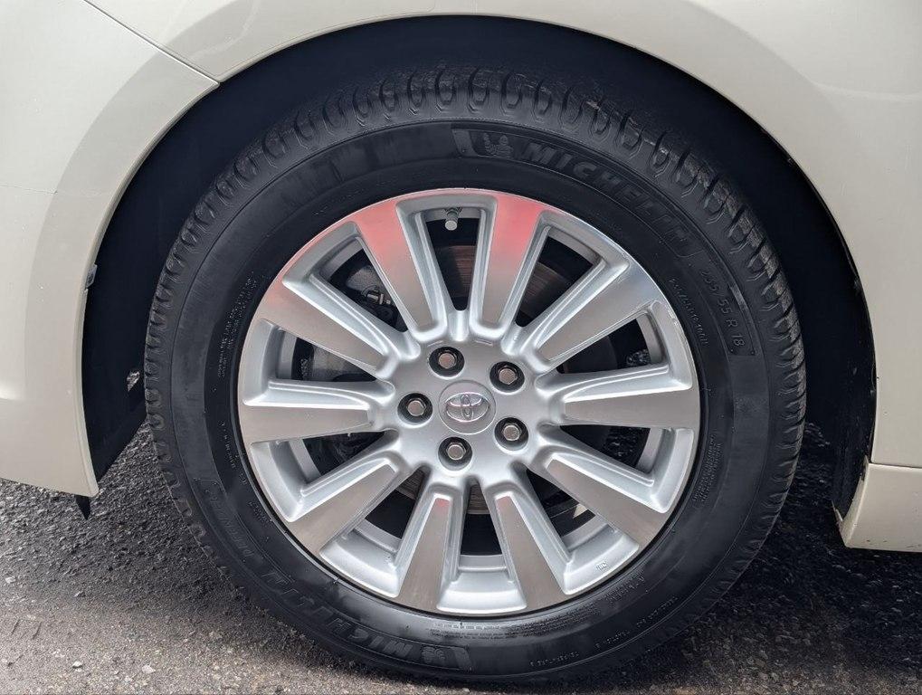 Toyota Sienna XLE Auto Access Seat FWD 7-Passenger (Natl) 2017