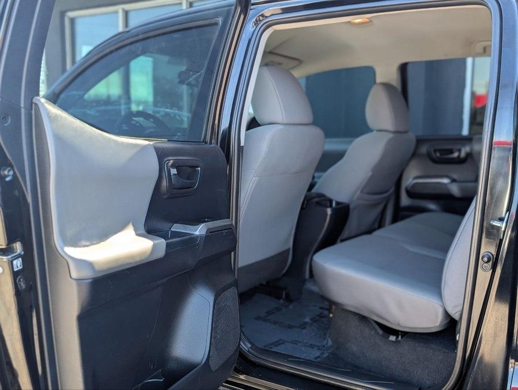 Toyota Tacoma SR5 Double Cab 5' Bed V6 4x2 AT (Natl) 2018