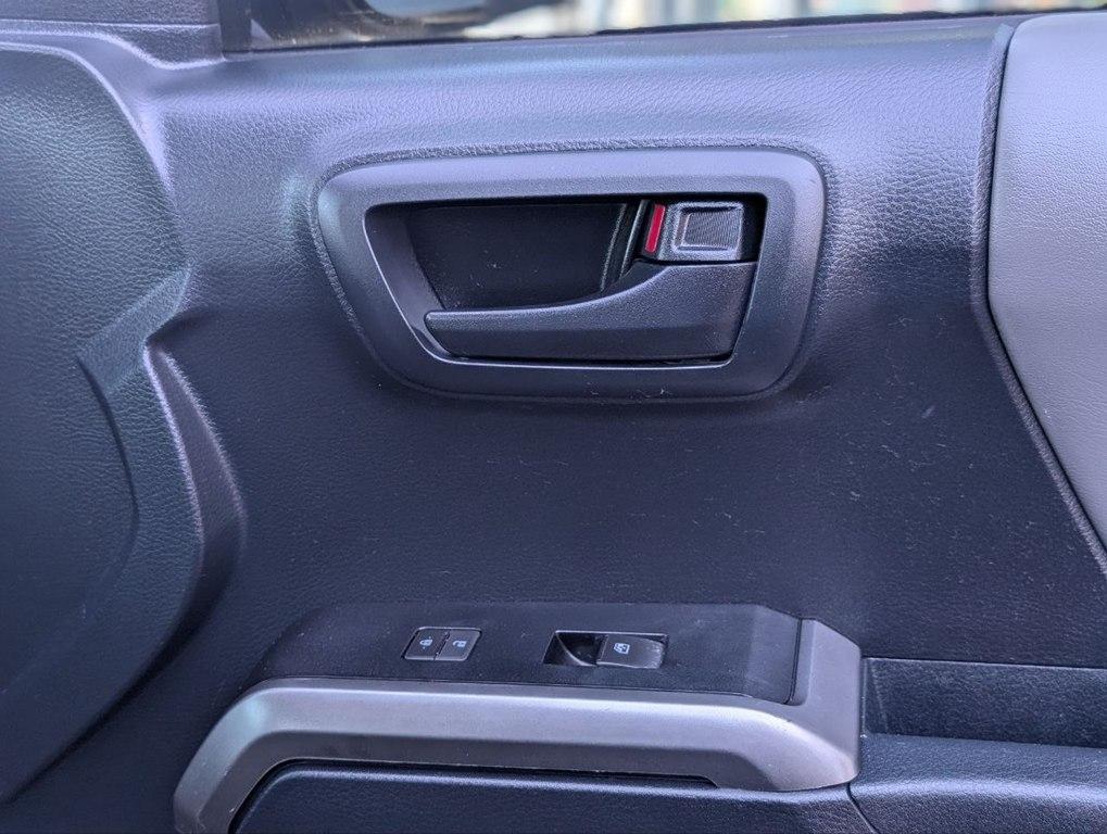 Toyota Tacoma SR5 Double Cab 5' Bed V6 4x2 AT (Natl) 2018