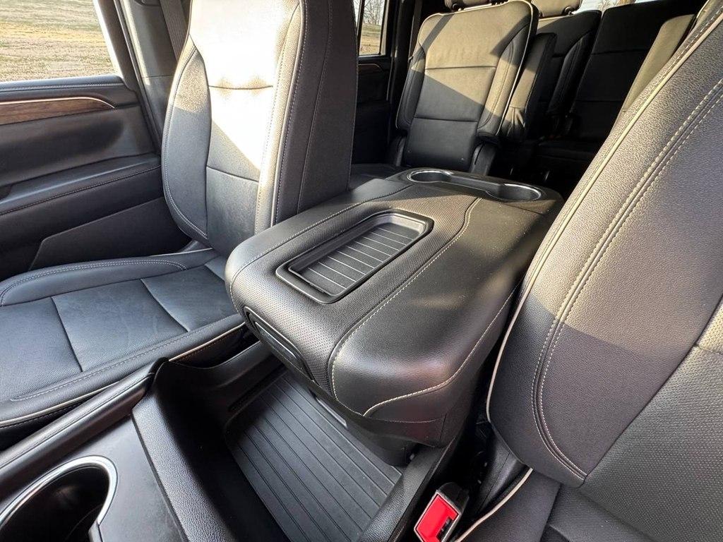 Chevrolet Suburban 2WD 4dr Premier 2023