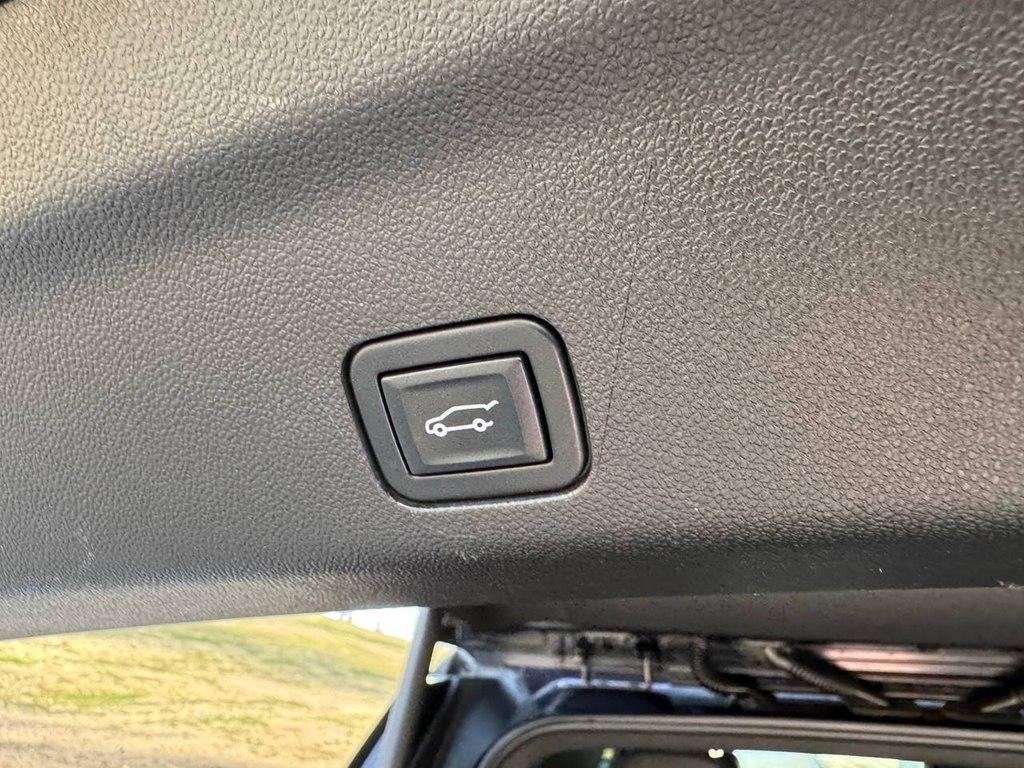 Chevrolet Suburban 2WD 4dr Premier 2023