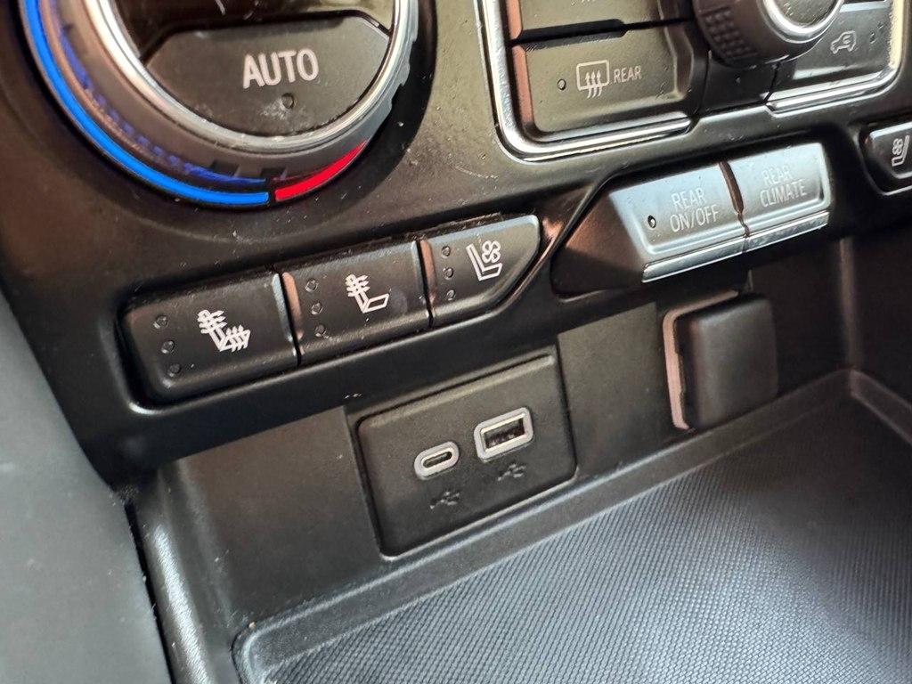 Chevrolet Suburban 2WD 4dr Premier 2023