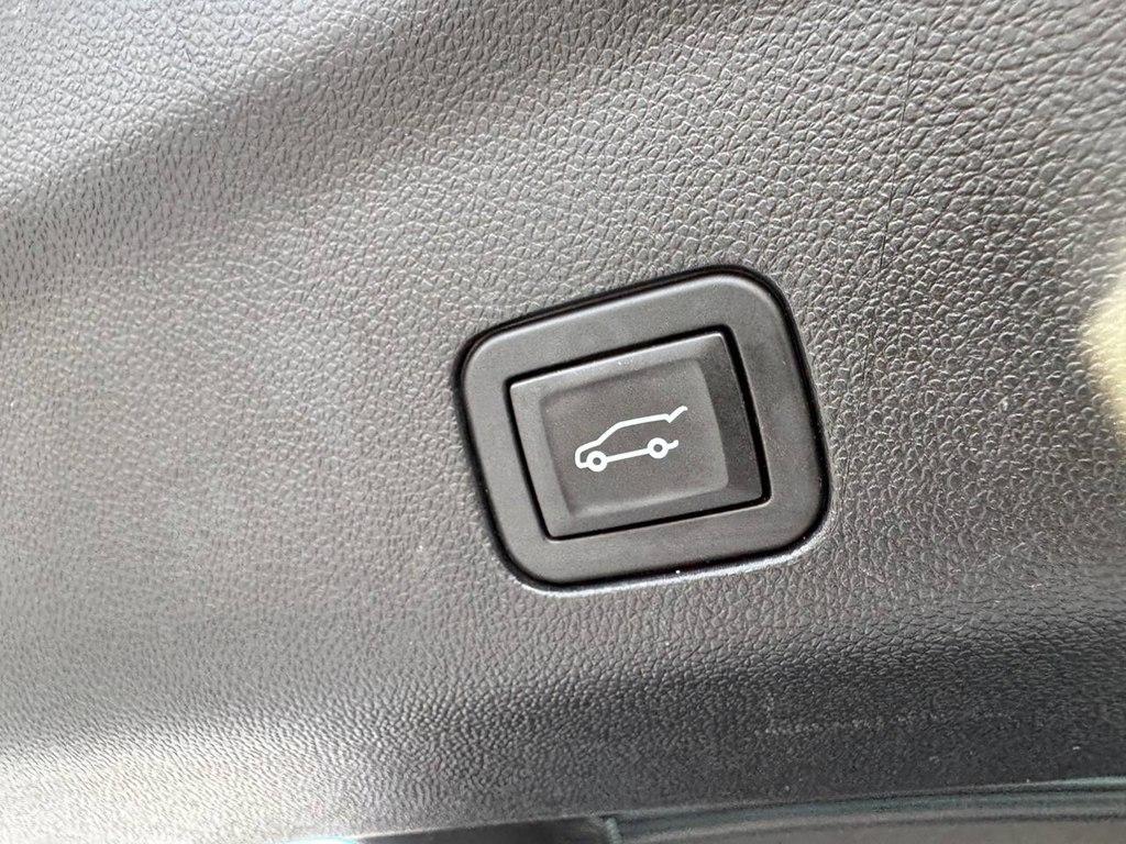 Chevrolet Suburban 2WD 4dr Premier 2023