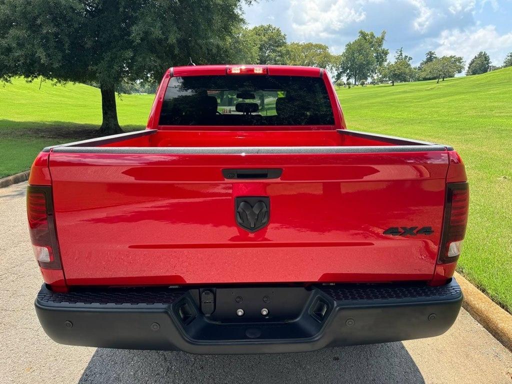 RAM 1500 Classic Warlock 4x4 Crew Cab 5'7" Box 2022